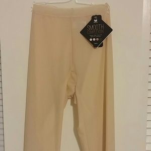 Wacoal smooth complexion legging. #804251